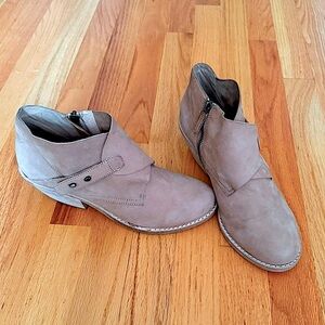 ✨Eileen Fisher Black Ankle Boots Leather Minimalist Size 8